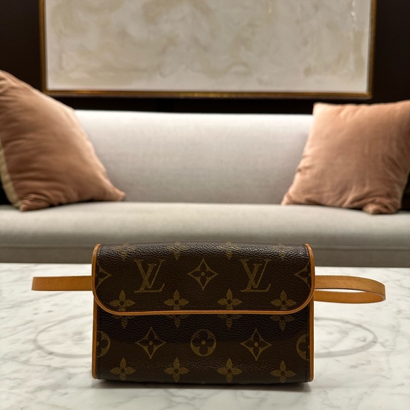 Louis Vuitton Florentine Monogram Canvas
Pochette - Picture 5 of 15